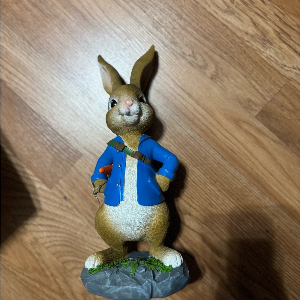 Peter Rabit Rabbit Figurine